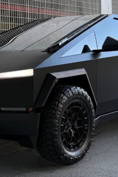 2025-Tesla-Cybertruck-Front